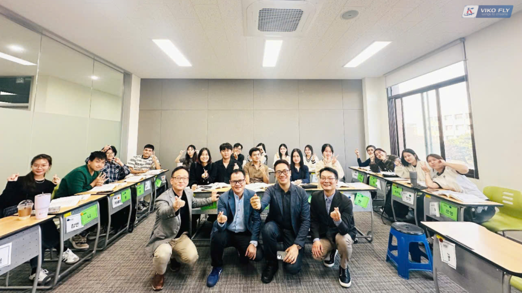 TEAM VIKO FLY THĂM TRƯỜNG SUN MOON VÀ LỚP HỌC HỆ TIẾNG CỦA SINH VIÊN TẠI TRƯỜNG